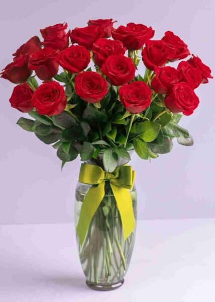 #74 Clásico Amor con 24 Rosas Rojas