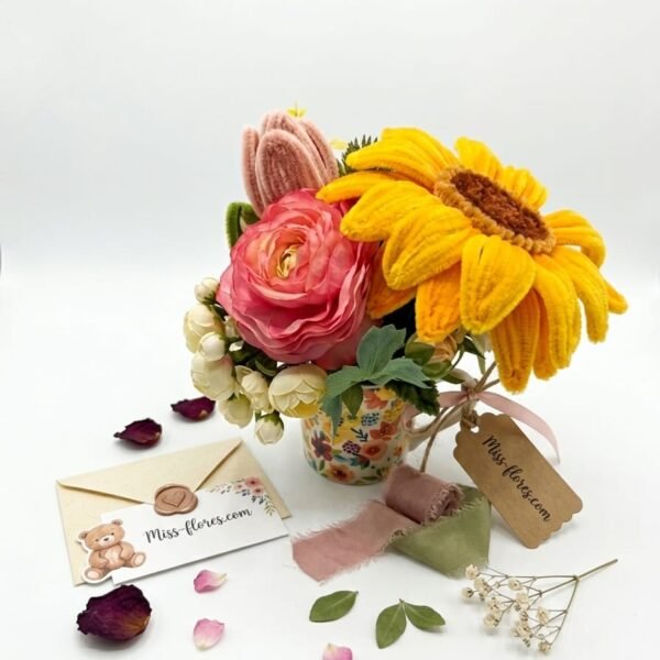 # 401 Taza Floral Artesanal con Girasol y Tulipán